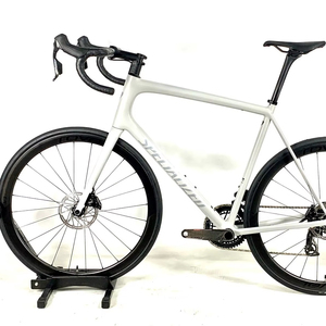 Vélo de route en carbone Aeroad CF SLX 8 Di2 avec transmission électronique, léger et performant pour la course - Product Image 1