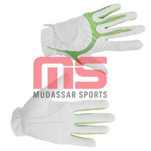 Guantes de golf de alto agarre hechos a mano con cuero de piel de oveja e interior suave para un columpio constante - Product Image 4