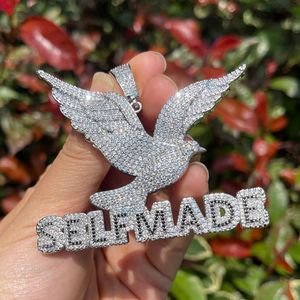 Colgante Personalizado de Plata de Ley 925 con Letra de Pájaro y Moissanita, Chapado en Oro de 14K, de Alta Calidad, con la Frase 'Make Money Not Friends', Estilo Iced - Product Image 5