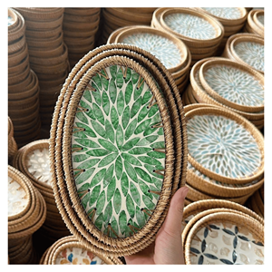 Plateau en rotin nacre, plateau tissé en rotin avec incrustation de coquillages pour les fêtes de mariage, service et décoration, Vietnam - Product Image 1