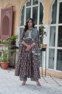 El mejor Kurti de algodón puro indio con Dupatta Mujeres Trajes indios y pakistaníes con Dupatta para niñas Trajes de fiesta disponibles - Product Image 2
