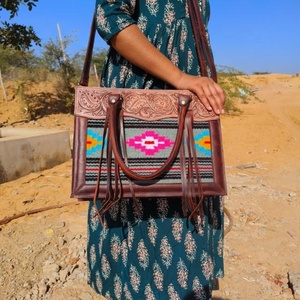 Bolsos de mano de cuero azteca con herramientas hechas a mano reales LW, bolso de compras elegante para mujer, accesorios perfectos de estilo Vintage, bolsos de cuero - Product Image 2