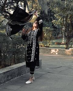 Top Georgette pesado de diseñador con hermoso pantalón completamente bordado Tela de alta calidad (completamente cosido) Vestido multiusos - Product Image 3