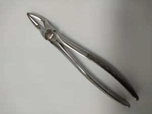 Pince dentaire standard en acier inoxydable à motif américain, extraction manuelle des dents Fig. 53R pour les molaires supérieures droites - Product Image 4