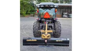 Tractor Usado Multifuncional Massey Ferguson 1736 4WD 2017 con Motor, Bomba, Caja de Cambios, Rodamientos y Cargador de Ruedas para Agricultura - Product Image 2