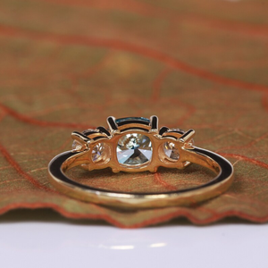 แหวนเพชรสามชิ้นสีฟ้าสดใสสำหรับผู้หญิงที่ปลูกในแล็บ2ct ได้รับการรับรองว่าเป็นแหวนทอง14K สุดหรู - Product Image 2