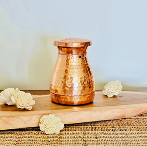 Bouteille d'eau promotionnelle de 1000 ml avec couvercle, en cuivre martelé, étanche, réutilisable et écologique, de la marque Instant Traders - Product Image 3