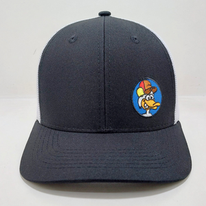 หมวกแก๊ปทรง Trucker 6 แผง ปักโลโก้ สีดำ/ขาว ปีกโค้งเล็กน้อย ปรับขนาดได้ด้วย Snapback - Product Image 1