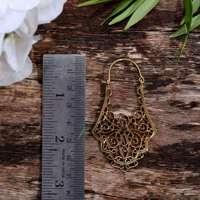 Boucles d'oreilles créoles Golden Mughal Jali Work pour femmes plaqué or et argent avec incrustation de réglage de lunette en laiton