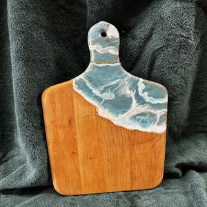 เขียงเรซิ่นที่มีดีไซน์ทะเลเทอร์ควอยซ์ทำจากไม้อะคาเซียธรรมชาติเหมาะสำหรับหั่นผลไม้และชีส - Product Image 2