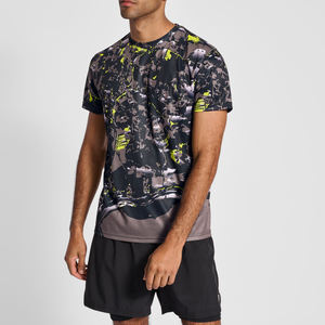 Vêtements de sport pour hommes et T-shirt ajusté avec logo de club de gym personnalisé 100% T-shirts en polyester pour la course à pied - Product Image 1