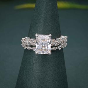 ชุดเครื่องประดับเพชรทรง Radiant Cut ทำมือ ได้รับการรับรองจาก IGI ระดับความสะอาด VVS เพชรเพาะเลี้ยงในห้องปฏิบัติการ พร้อมแหวนแต่งงานทอง 14k สำหรับผู้หญิง แฟชั่น - Product Image 4