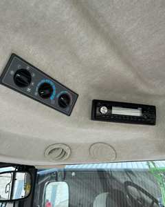 Tracteur agricole 5711 80HP 4x4 avec boîte de vitesses, haute performance, robuste, disponible à la vente - Product Image 6