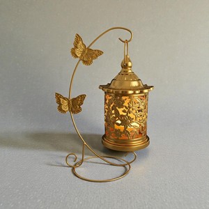 Elegante Farol Colgante de Metal Dorado con Soporte Decorativo, Luz Cálida de Ambiente, Perfecto para Decoración Festiva de Ramadán, Regalo para el Hogar - Product Image 3