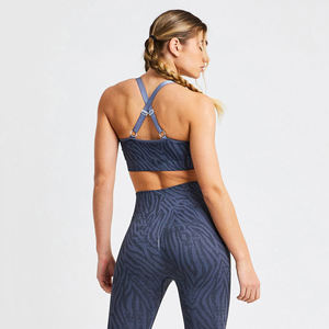 Conjunto de yoga deportivo de dos piezas para mujer Transpirable y logotipo personalizado Color sólido para todas las tallas a la venta con etiqueta privada - Product Image 3