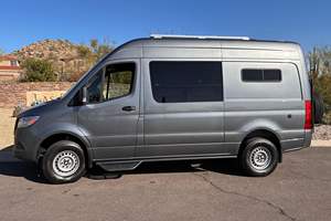 Mercedes-Benz Sprinter 2500 Apex Van 2020 Usada en Buen Estado, Conversión a RV, 13600 Millas, Turbodiésel V6, Conversión a Camper - Product Image 3