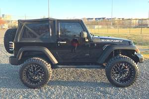 Jeep Wrangler Sport 4x4 2015 Usado, Transmisión Manual de 6 Velocidades, Modificaciones Todoterreno - Product Image 3