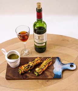 เขียงไม้อเนกประสงค์ที่มีฐานกันลื่นและด้ามจับได้รับการออกแบบเพื่อประสิทธิภาพในครัว - Product Image 2