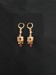 Boucles d'oreilles de super qualité serties de boucles d'oreilles fantaisie en plaqué or 22CT de forme ronde à la mode à vendre - Product Image 2