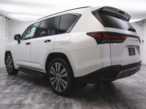 Lexus LX 600 2022, Lujo, Tracción en las Cuatro Ruedas, Volante a la Izquierda, 6 Asientos - Product Image 4