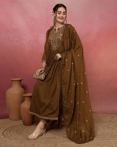 Presentamos el Nuevo Salwar Kameez de Diseñador para Mujer, con Bordado Intenso, de Secado Rápido, para Todas las Temporadas - Product Image 1