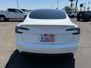 Tesla Model 3 RWD 2024 Usado en Buenas Condiciones, SUV Eléctrico, Asientos de Cuero, Interior Oscuro, Neumáticos R18, ACC, Techo Panorámico, Automático - Product Image 3
