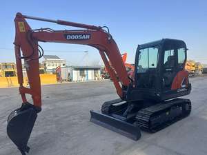 Prix bas, 90% neuf, petite excavatrice sur chenilles d'occasion Doosan DX60, 6 tonnes, modèle 2023, composants certifiés avec engrenage - Product Image 3
