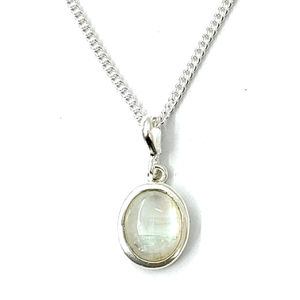 Pendentif en pierre de lune de 1,6 gramme avec technologie d'incrustation par sertissage - Product Image 1