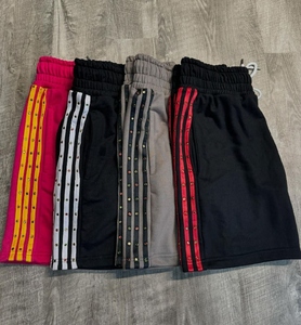 Pantalones Cortos Personalizados con Rayas Laterales, Pedrería, Efecto Desgastado por el Sol, Algodón French Terry, Dobladillo sin Rematar, Estampado Vintage, Lavado Ácido para Hombre - Product Image 1
