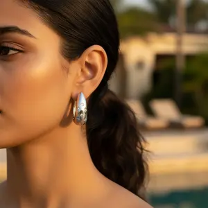 Pendientes de Aro Plateados para Uso Diario con Cristales de Circonita Cúbica para Mujer - Product Image 1