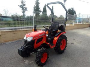Tractor Usado Kubota B1121 4WD con 645 Horas, 12 HP, Salidas Hidráulicas Traseras Dobles ¡Tractor de 12 HP con Ruedas DUALES! Rodamiento de Engranaje del Motor - Product Image 3