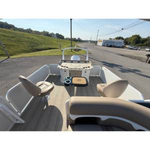 2026 Premier 230 Sunsation Angler 2PT Casco de Fibra de Vidrio Plateado Satinado Accesorios y Piezas a Gasolina - Product Image 5