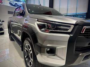 Hilux Double Cab Revo High 2.8L Diesel 4x4 6AT RHD 2025 - Product Image 4
