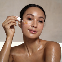 Suero Facial Líquido con Vitamina C, Glicerina y Ácido Hialurónico, Antienvejecimiento, Blanqueador y Reductor de Poros, Listo para Enviar, Fabricante Italiano