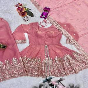 VASTRA COTTAGE Conjunto de Kurta y Plazo de Seda Fandy Bicolor con Bordado de Lentejuelas y Espejos Reales, Vestido de Diseñador Cosido - Product Image 4