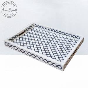 Plateau d'incrustation d'os floral noir blanc avec poignées Plateau de service décoratif fait à la main élégant pour l'affichage de Table de cuisine à la maison - Product Image 4