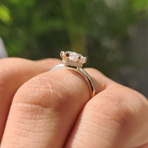 แหวนมอสซาไนต์ทรงมาร์คีส์แบบวงแหวนซ่อนรูปทรงฮาโล - Product Image 2