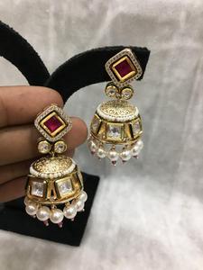 Boucles d'oreilles traditionnelles Kundan pour femmes, parfaites pour les mariages, tenues de fête et vêtements ethniques, disponibles à un prix abordable - Product Image 4