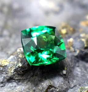 Tsavorite grenat naturel 9-10Cts coussin coupe facettes vert grenat pierre certifié pierres précieuses en vrac anneaux collier pendentifs bijoux - Product Image 3