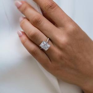 Anillo de compromiso blanco de corte radiante de 12x10mm, anillo solitario de Banda Dorada, aniversario de Boda nupcial para mujer - Product Image 4