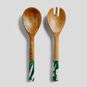 Service à salade en acier inoxydable avec manche unique en bois plaqué or et en résine, service de table royal - Product Image 3