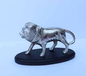 Estatua De León de latón hecha a mano sobre base de madera, perfecta para decoración del hogar, acento de mesa, toque real elegante, diseño bellamente terminado - Product Image 3