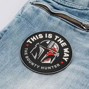 Etiquetas blandas en relieve de alta calidad, parches con logotipo de goma de silicona, parches para ropa de PVC 3D de goma en relieve con logotipo personalizado OEM, duraderos - Product Image 4