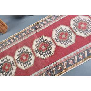 Alfombra de lana turca Vintage rojo beige 33x68 pies diseño de retazos rectangular grande para pasillo alfombra de habitación de estilo tradicional de látex - Product Image 5