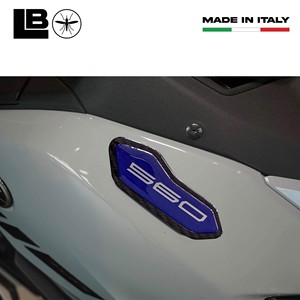 Yamaha Tmax 2025 compatibile con specchi 3D in resina tappi a spalla nuovi adesivi per moto - Product Image 3