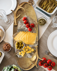 Bandeja de metal grande de latón AK en acabado dorado antiguo con mango atractivo para vajilla/utensilios de cocina - Product Image 3