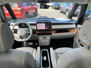 Volkswagen ID.Buzz 2025 Perfect Clean Blue, 1.ª Edición, 4Motion, Motor Eléctrico, Volante a la Izquierda, Asientos con Calefacción, Sistema de Navegación - Product Image 5