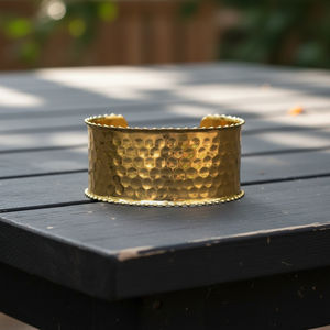 Brazalete de Metal Martillado Hecho a Mano, Estilo Vintage, Tono Dorado, Brazalete Abierto Ancho para Mujer - Product Image 3