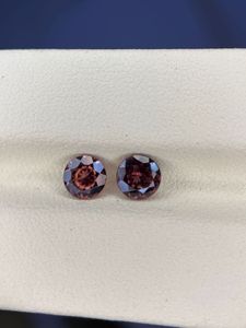 Par de Piedras Preciosas de Circonita Roja Natural con Corte Brillante Redondo para la Elaboración de Joyas TZ - Product Image 4