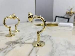 Porte-serviettes en laiton de qualité supérieure, robuste et élégant pour spa à domicile ou hôtel, disponible au prix d'usine - Product Image 3